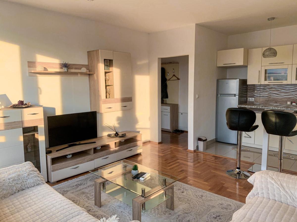 Stan Na Dan Bella Banja Luka Exterior foto